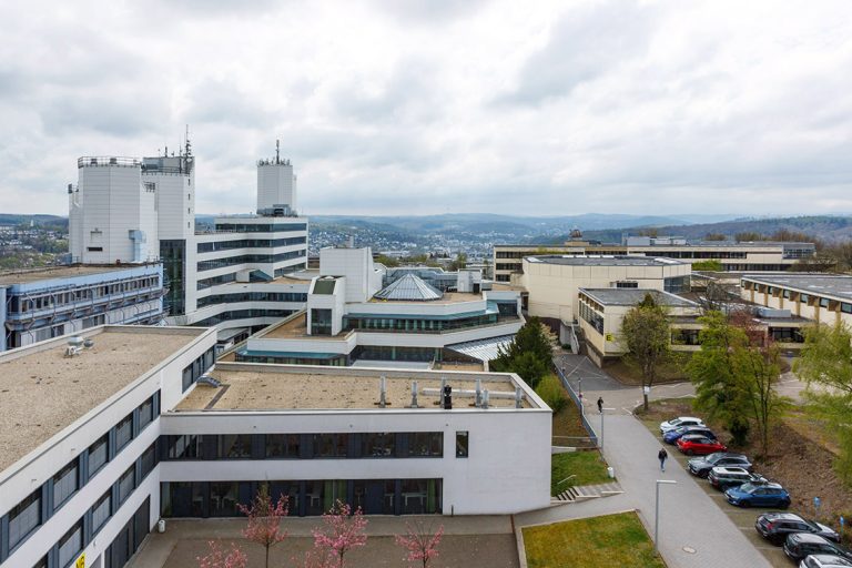 Ulla Anne Giesen Fotografie – Dokumentarfotografie Raum Nordrhein-Westfalen – Bereich Arbeit - Abbildung: SÜDWESTFALEN Siegen, Universität Siegen, AR Campus, Stadtraum