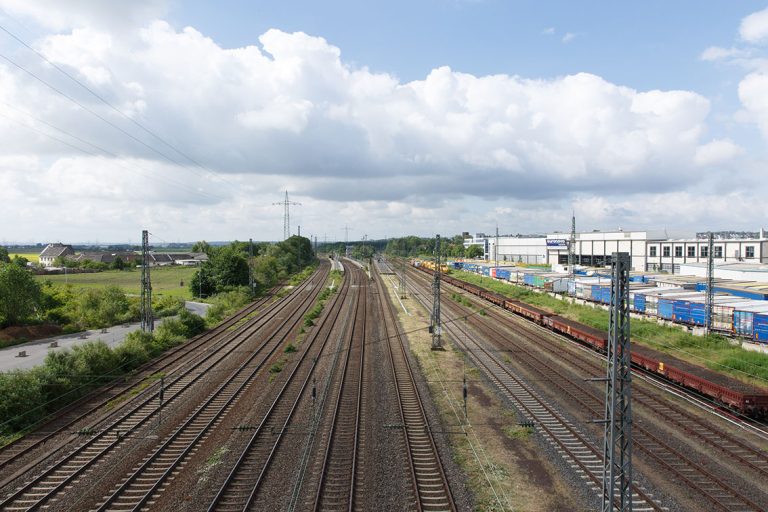 Ulla Anne Giesen Fotografie – Dokumentarfotografie Raum Nordrhein-Westfalen – Bereich Arbeit - Abbildung: KÖLNER BUCHT, Köln, Eifeltor, Verlandebahnhof, Industrie, Transport, Schienen