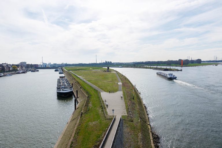Ulla Anne Giesen Fotografie – Dokumentarfotografie Raum Nordrhein-Westfalen – Bereich Wasser - Abbildung: NIEDERRHEIN Duisburg, Ruhrmündung in den Rhein, Insle