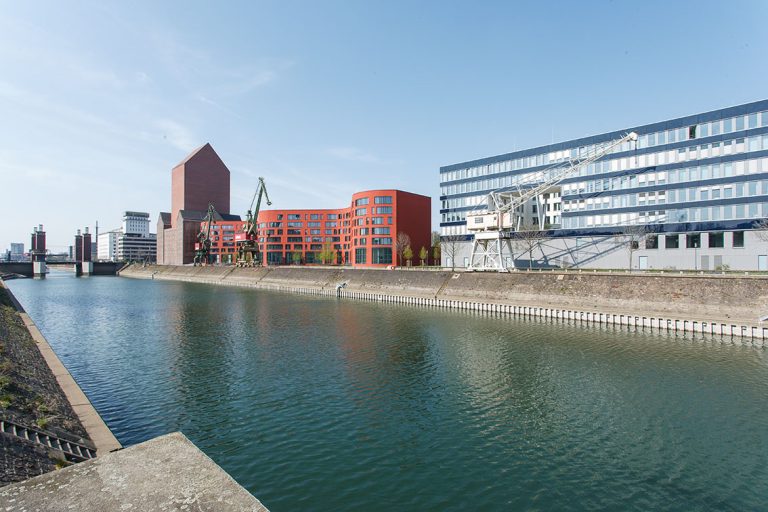 Ulla Anne Giesen Fotografie – Dokumentarfotografie Raum Nordrhein-Westfalen – Bereich Wasser - Abbildung: NIEDERRHEIN Duisburg, Innenhafen, Kanal, Landesarchiv NRW